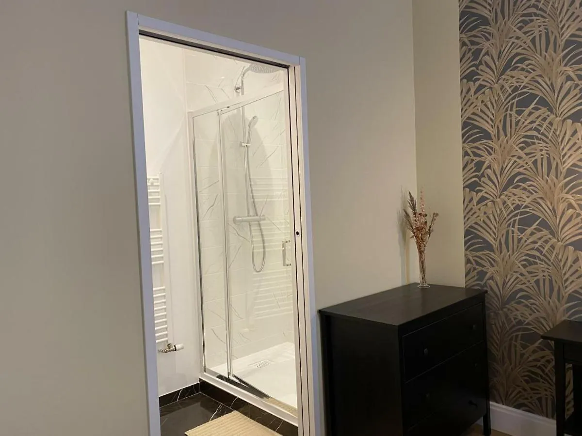 Appartement Equipe Au Coeur De Vichy - Confort Et Praticite - Fr-1-489-366 0*,  فرنسا